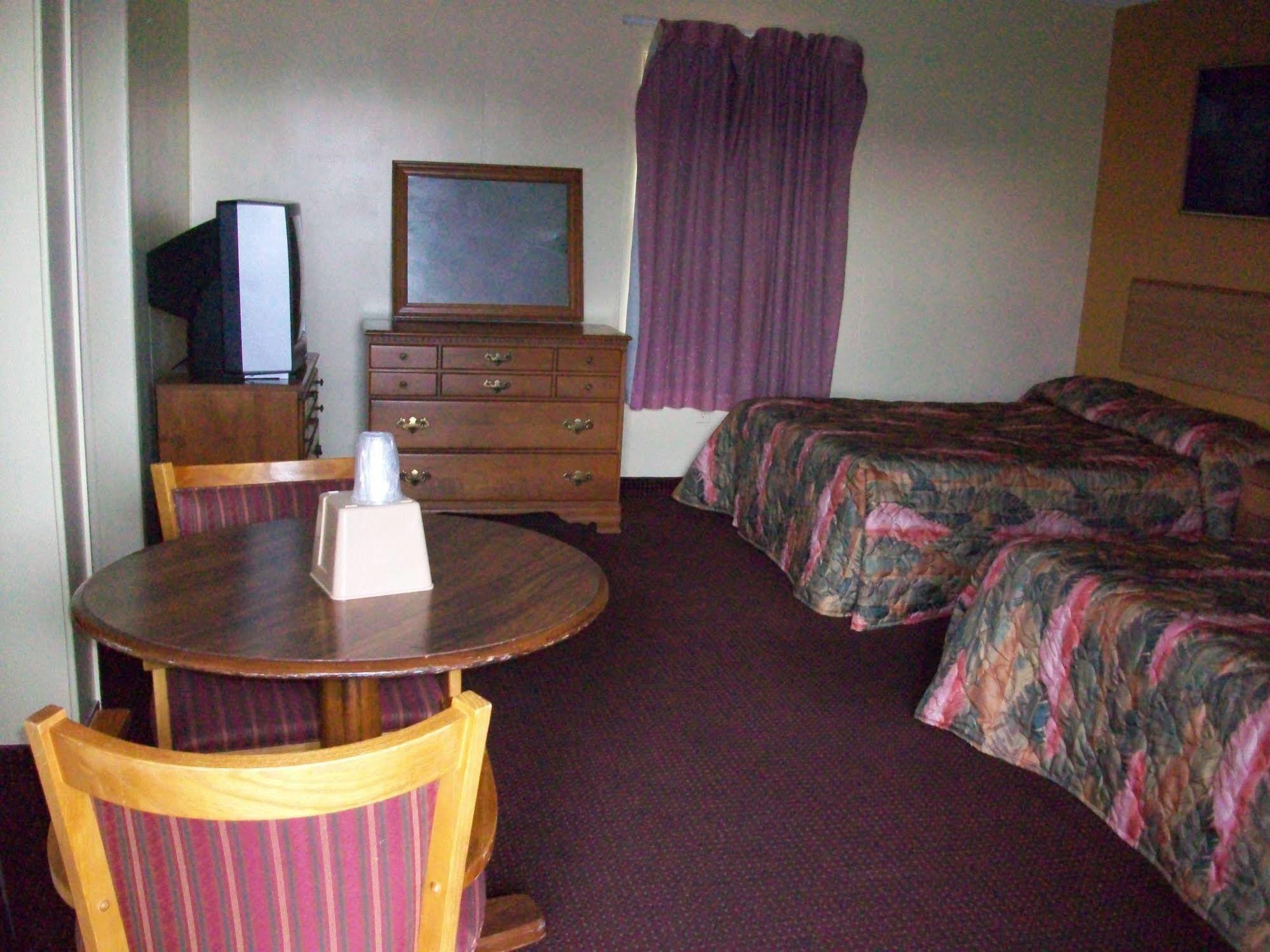 Skyland Inn - Bristol Hilander Park Bagian luar foto