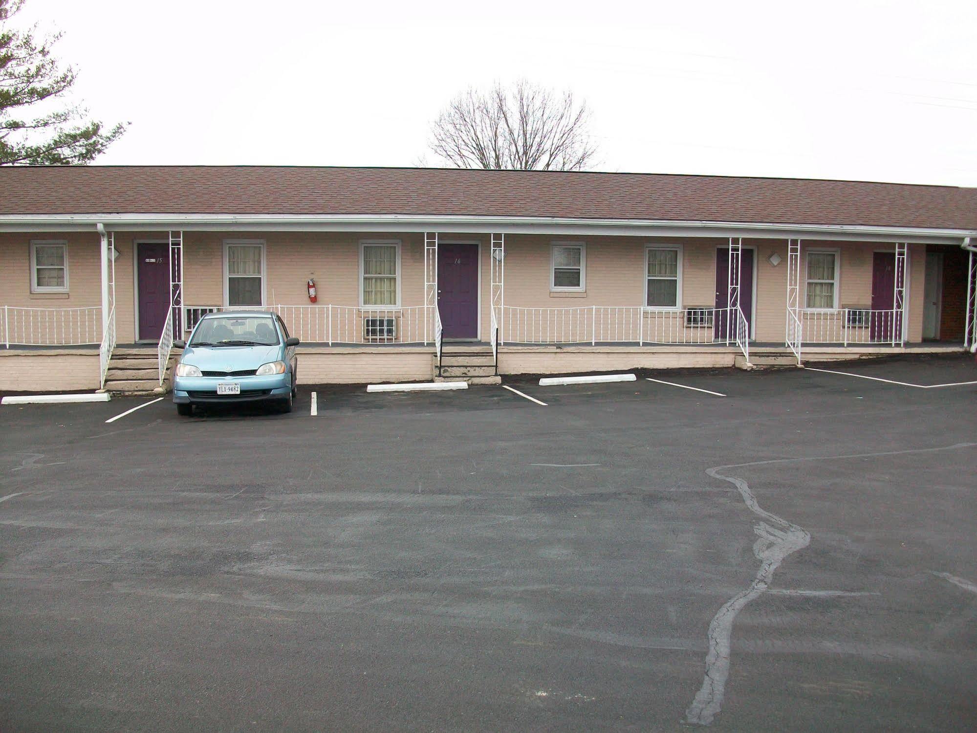 Skyland Inn - Bristol Hilander Park Bagian luar foto